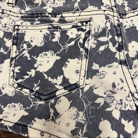 TORY BURCH Navy & White Floral Alexa Denim Shorts - Picture 6 of 9